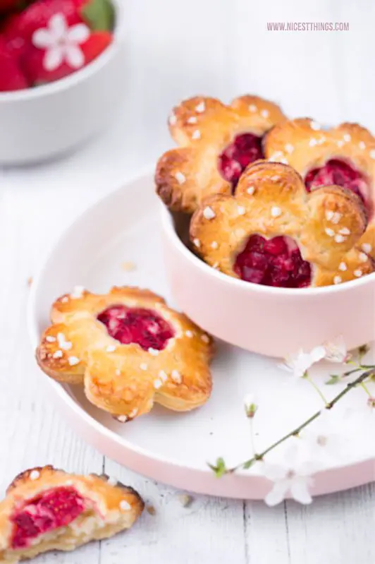Handpies mit Erdbeeren Rezept Mini Pies Erdbeerpies #handpie #handpies #erdbeeren #strawberries #minipies #pie #dessert #frühlingsrezepte