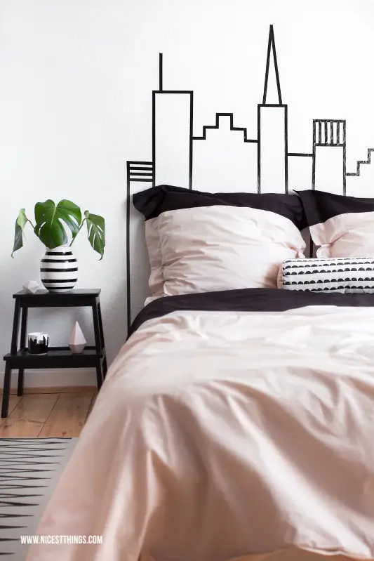 DIY Masking Tape Skyline New York City Kopfteil Bett #diy #maskingtape #newyork #skyline #schlafzimmer #interiordiy