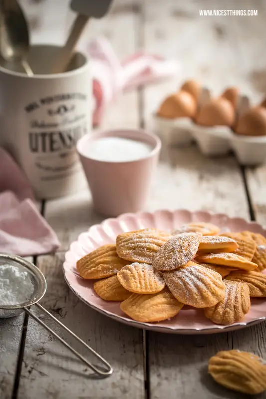 Dark and Moody Food photography madeleines Thermomix Rezept #darkandmoody #foodphotography #madeleines #thermomix