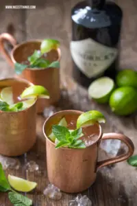 Moscow Mule Rezept mit Gin im Kupferbecher #moscowmule #cocktails #silvester #drinks #gin #cocktailrezepte #silvesterdrinks #kupferbecher