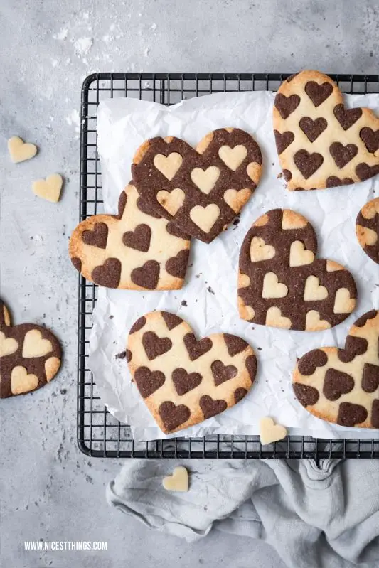Herz Kekse zweifarbig Rezept Valentinstag Cookies