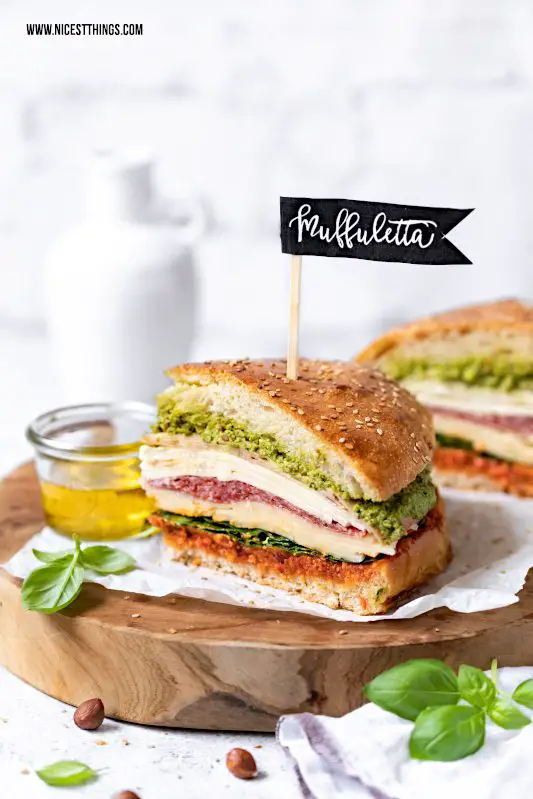 Muffuletta rezept: italienisches Sandwich mit Olivenpesto, Mortadella, provolone, Salami, Mozzarella #muffuletta #mortadella #sandwich #provolone