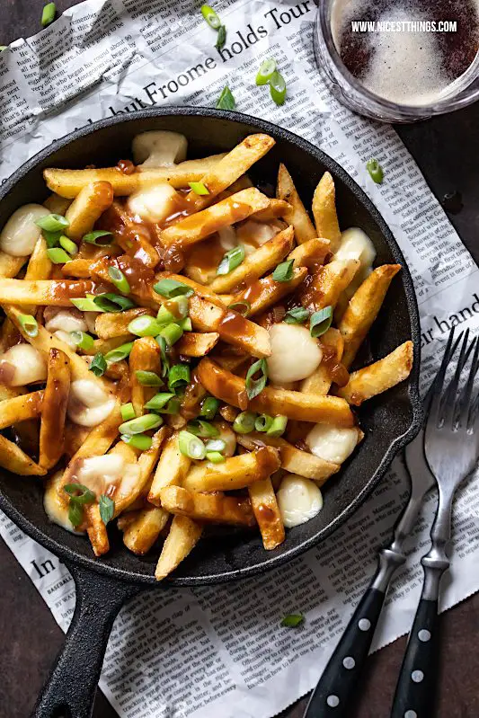 Potine Rezept kartoffeln Pommes Frites Käse Bratensauce Raclette #poutine #raclette #pommes #fries #cheese #comfortfood #canadian