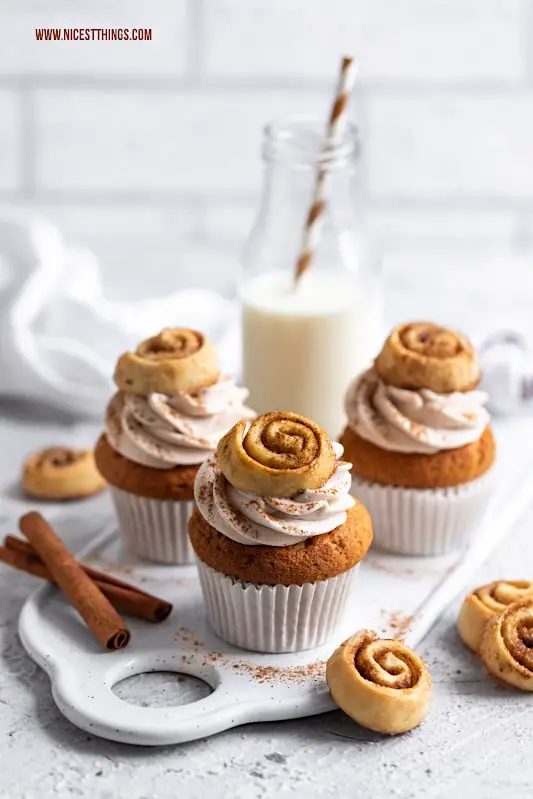 Zimt Cupcakes Mini Zimtschnecken Cupcakes Cinnamon Roll Cupcakes #zimt #cupcakes #zimtschnecken #cinnamonrolls #cinnamonrollcupcakes #cinnamon #herbstrezepte #backrezepte