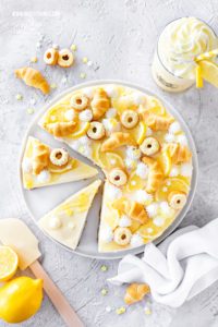 Lemon Cheesecake mit Mini Croissants New York Cheesecake American Style Zitrone Dr. Oetker No Bake #cheesecake #lemon #lemoncheesecake #minicroissants #DrOetker #DrOetkerCheesecake #newyorkcheesecake #zitronencheesecake #käsekuchen #zitronenkuchen #nobake #newyorkathome #newyork
