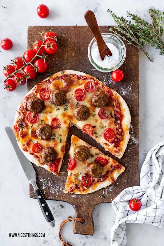 Meatball Pizza Hackbällchen Pizza vegetarische Hackbällchen vegane Hackbällchen #meatballpizza #meatball #pizza #hackbaellchen #vegetarisch #vegan #finello #aberbittemitkäse