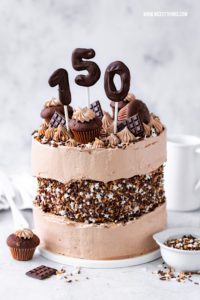 Sprinkle Fault Line Cake Rezept mit Schokolade und Diamant Zucker #faultlinecake #cake #torte #sprinkles #trendtorten #geburtstagstorte #diamant #daiamantzucker #echtzucker #happybirthdaydiamant #150JahresüßeVielfalt
