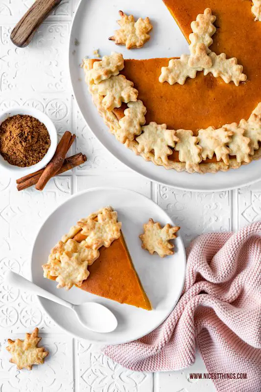 Pumpkin Pie Rezept mit Bourbon schnell und einfach Kürbis Pie Kürbisrezepte #pumpkinpie #pumpkin #kürbis #kürbisrezepte #herbstrezepte #bourbon #pie #piecrust #autumn