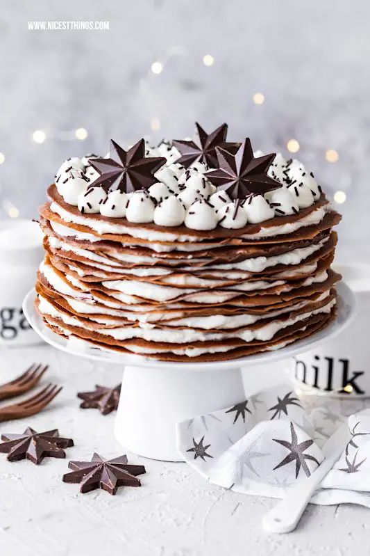 Crepe Kuchen Crepes Torte Crepes Kuchen Crepe Torte Pfannkuchen Torte Rezept zu Weihnachten mit Schokolade #crepes #crepe #crepekuchen #crepeskuchen #crepetorte #crepestorte #weihnachten #torte #weihnachtstorte #pfannkuchen #pfannkuchentorte