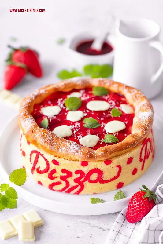 Pizza Torte Rezept Pizzatorte Motivtorte Pizza Geburtstagstorte #pizza #torte #pizzatorte #motivtorte #geburtstagstorte #cakeart #tortenkunst #erdbeertorte