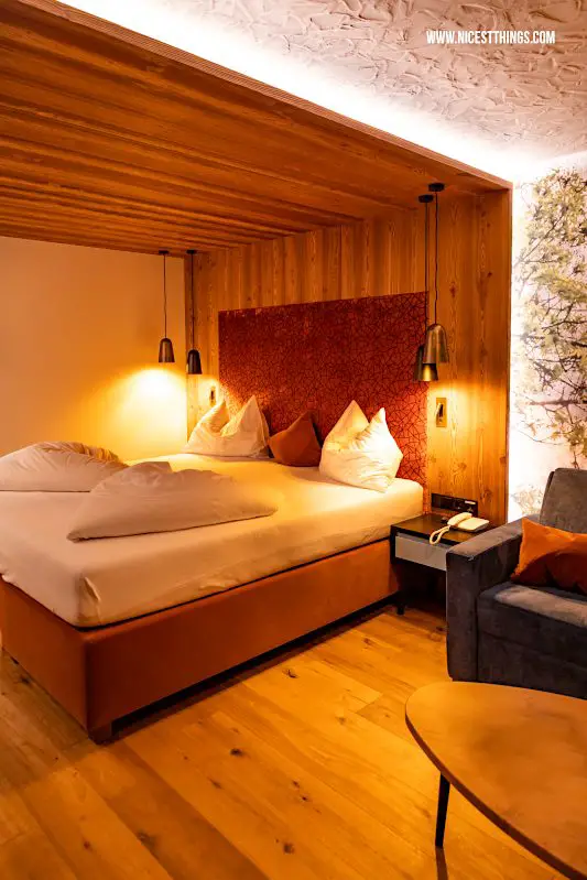 Sonnenhof Hotel Tirol Tannheimer Tal 4 Sterne Superior Resort Österreich Falstaff Gault et Millau JRE Zimmer Suite Bett #sonnenhof #hotel #österreich #luxushotel