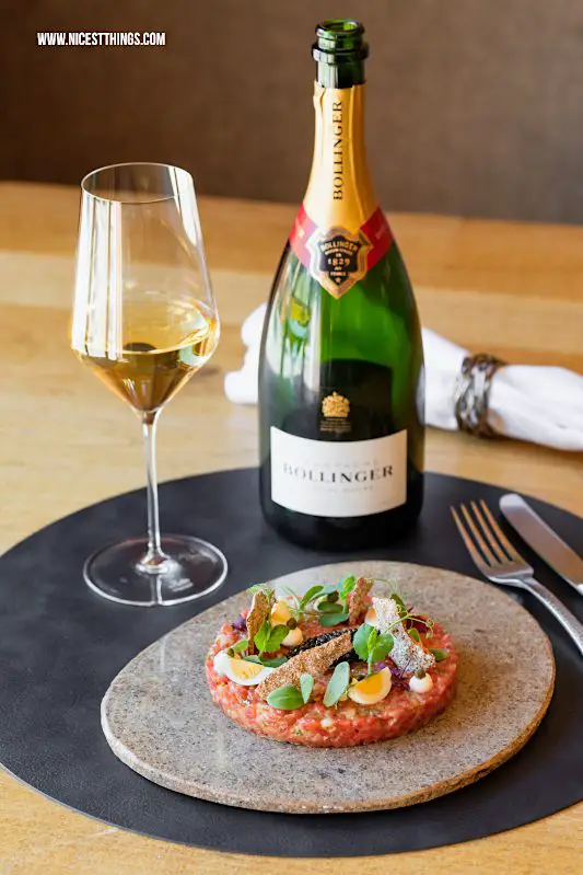 Tartar handgeschnitten mit Kaviar Bollinger Champagner #tartar. #bollinger #champagner #kaviar