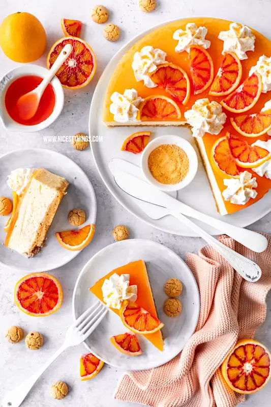 Blutorangen Cheesecake Blutorangen Käsekuchen Rezept mit Amarettini und griechischem Joghurt #blutorangen #bloodoranges #cheesecake #käsekuchen #orangentarte #blutorangencheesecake #orangenkuchen #bloodorangecake