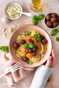 Vegane Hackbällchen Veggie Meatballs Bean Balls vegane Meatball Spaghetti #vegan #vegane #hackbällchen #beanballs #meatballspaghetti #veganerezepte #veganemeatballs #pastarezepte