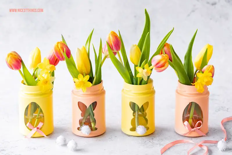 Blumenvasen selber machen DIY Ostern Vasen Stencil Schablone Spruehfarbe Hase Ei Marmeladenglas Maintal #blumenvasen #ostern #osterndiy #diyostern #spruehfarbe #spraypaint