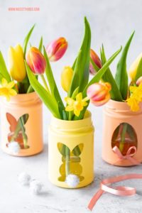 Blumenvasen selber machen DIY Ostern Vasen Stencil Schablone Spruehfarbe Hase Ei Marmeladenglas Maintal #blumenvasen #ostern #osterndiy #diyostern #spruehfarbe #spraypaint