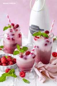 Pink Drink Rezept mit Hibiskustee und Himbeeren Starbucks TikTok Trend #pinkdrink #starbucks #tiktok #hibiskustee #himbeeren #sommerdrinks