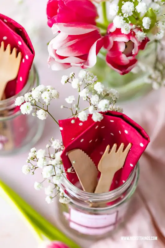 Einladung im Glas DIY Einladung zum Frühlingsbrunch Brunch Frühling Marmeladenglas Maintal #einladung #marmeladenglas #brunch #fruehlingsbrunch #einladungimglas #maintal #diy #fruehling #basteln