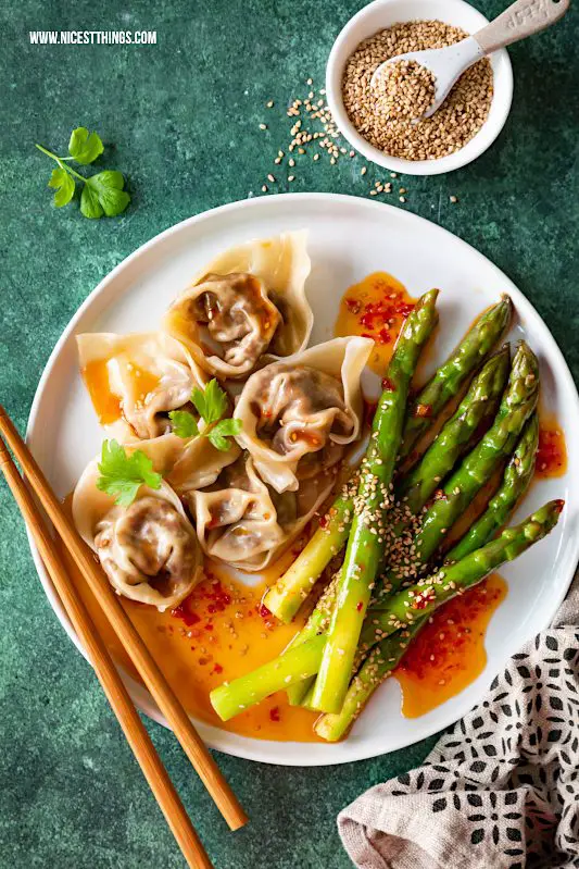 Vegetarische Wan Tan vegane Wan Tan Rezept mit grünem Spargel und Chili Sauce #wantan #vegan #vegetarisch #spargel #gruenerspargel