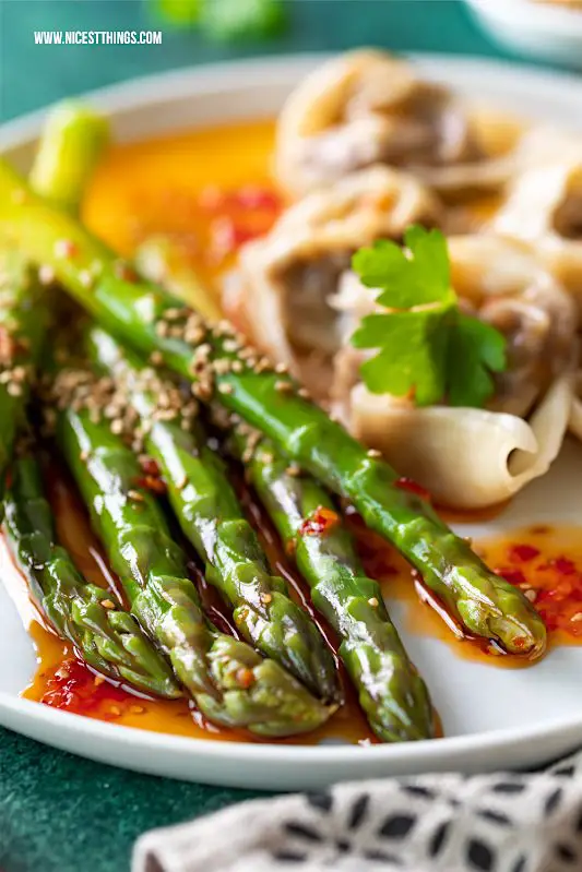 Vegane Wan Tan vegetarische Wan Tan Rezept mit grünem Spargel und Chili Sauce #wantan #vegan #vegetarisch #spargel #gruenerspargel