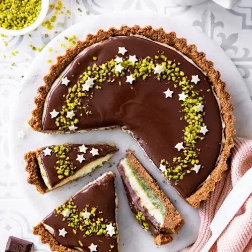 Mozartkugel-Tarte Rezept mit Pistazien, Marzipan und Nougat #mozartkugel #tarte #mozartkugeltarte #pistazien #pistazientarte #nougat #marzipan