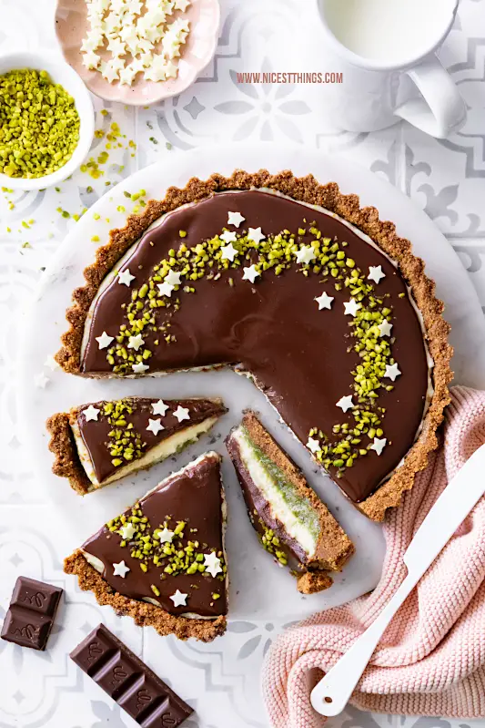 Mozartkugel-Tarte Rezept mit Pistazien, Marzipan und Nougat #mozartkugel #tarte #mozartkugeltarte #pistazien #pistazientarte #nougat #marzipan