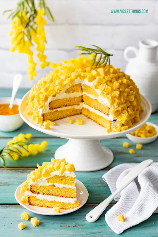 Torta Mimosa Rezept: italienische Torte mit Zitronen-Biskuit, Zitronencreme und Orangen-Marmelade von Maintal #tortamimosa #torte #zitronentorte #zitronenkuchen #orangenmarmelade #maintal #marmelade #konfitüre #biskuit #zitronenbiskuit #italienischetorte #dolci #weltfrauentag #mimosen