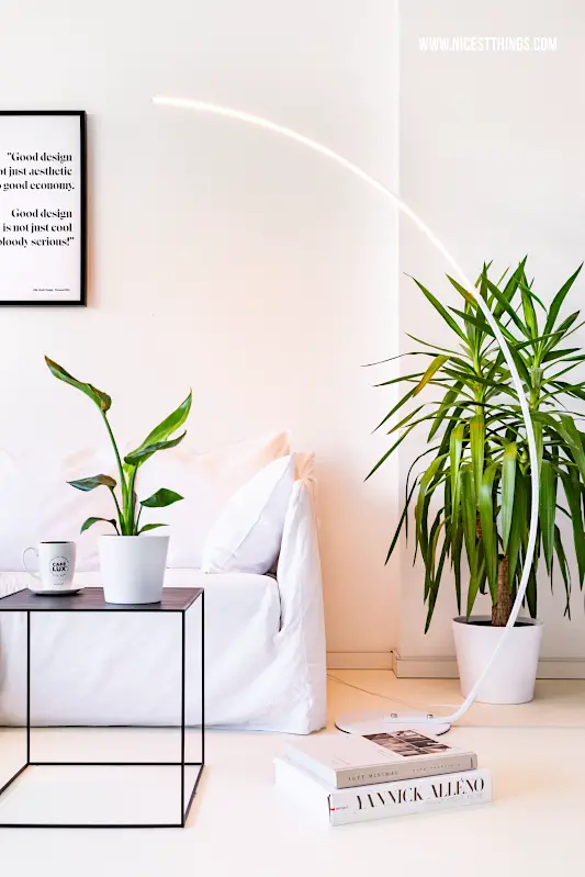 Lumière Design Erfahrung Test Stehleuchte Mavea gebogene Leseleuchte weiss Wohnzimmer Couch #lumiere #lumieredesign #stehleuchte #leseleuchte #mavea #designleuchte #wohnzimmer #couch