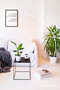 Lumière Design Erfahrung Test Stehleuchte Mavea gebogene Leseleuchte weiss Wohnzimmer Couch #lumiere #lumieredesign #stehleuchte #leseleuchte #mavea #designleuchte #wohnzimmer #couch