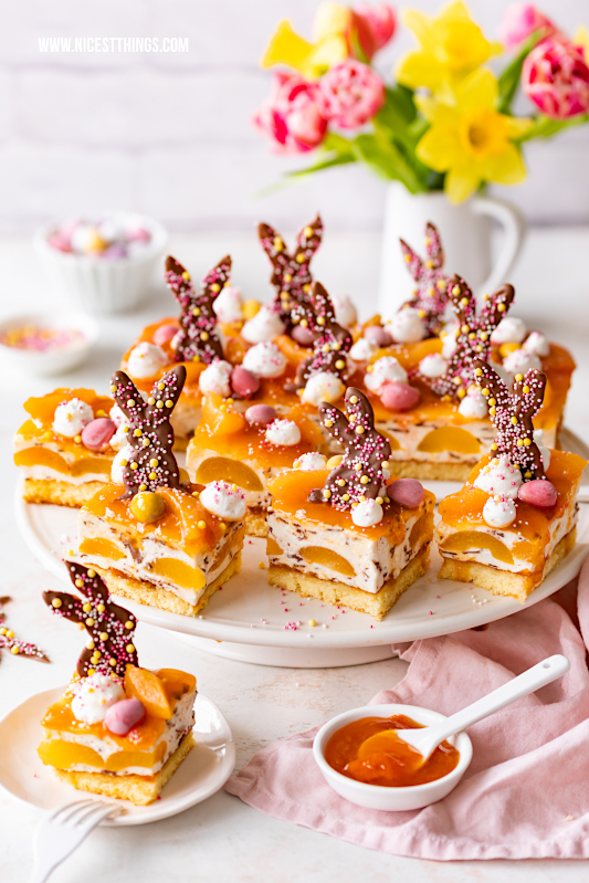 Blechkuchen zu Ostern mit Aprikosen und Schokohasen: Rezept Osterkuchen Maintal Aprikose und Schokolade #osterkuchen #blechkuchen #ostern #maintal #aprikose #backenmitmaintal #schokohasen