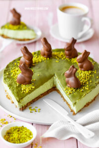 Pistazien-Cheesecake Rezept zu Ostern ohne Backen #pistaziencheesecake #pistazien #cheesecake #ostern #nobakecheesecake #pistazienkuchen