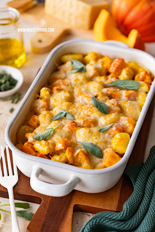 Kürbis-Gnocchi-Auflauf Rezept mit Asiago-Käse und Salbei #kuerbis #kuerbisrezept #gnocchi #gnocchirezept #kuerbisgnocchiauflauf #kuerbisauflauf #gnocchiauflauf #thinkmilk #asiago #käse #thinkmilktasteeurope #enjoyitsfromeurope
#euagripromo #asiago #asiagocheese
